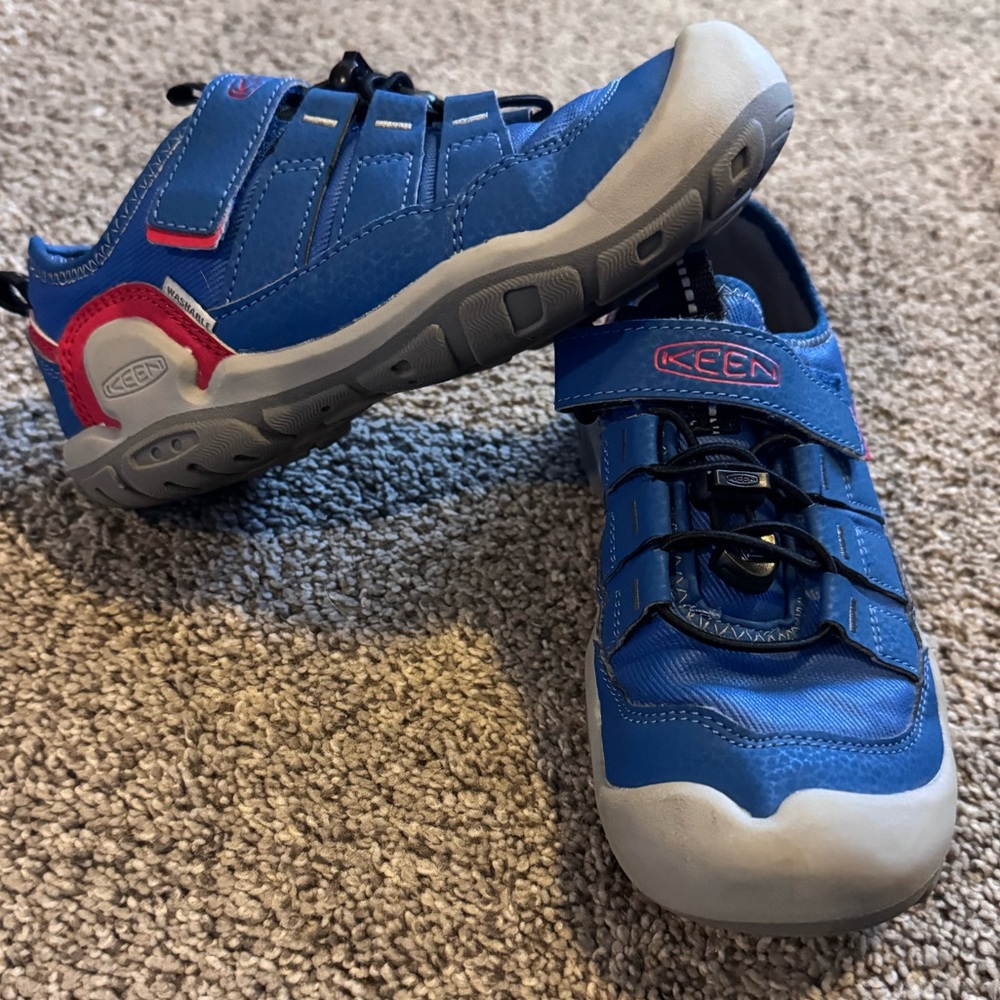 Boys keen shoes